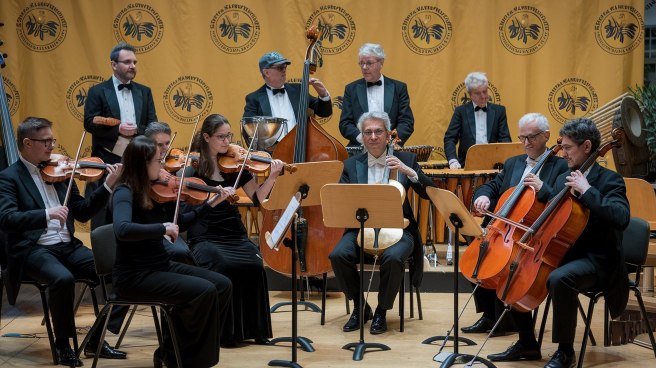 a-photo-of-a-group-of-amateur-musicians-_yAv2PcRQRJy61wLG4YqudA_qC3Z3frIT9mitVg0J48sag